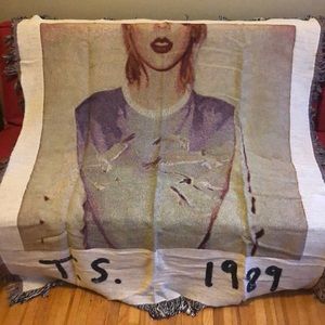 Taylor Swift 1989 blanket